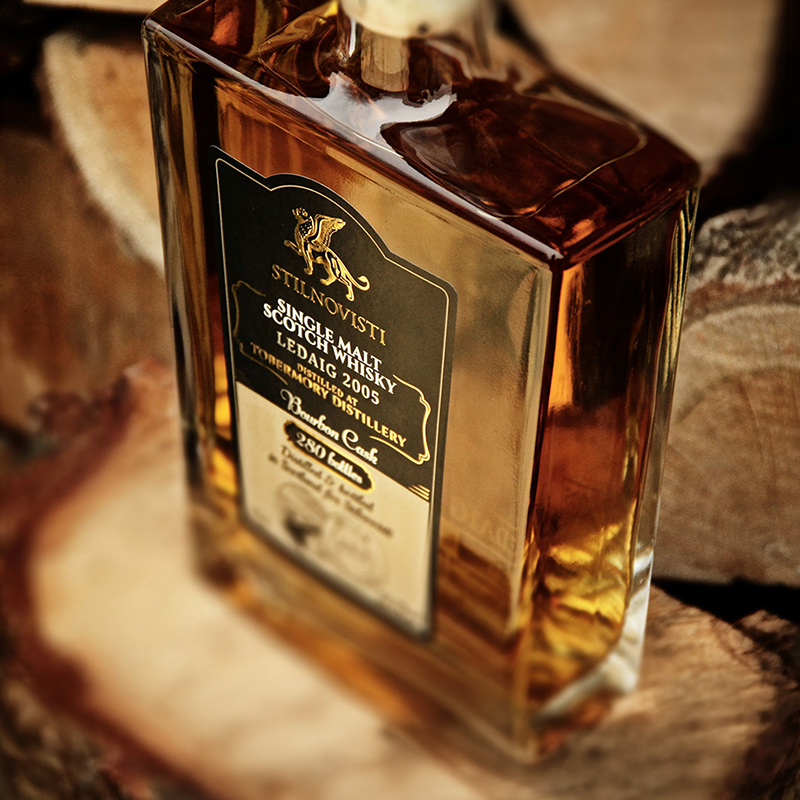 Fotografia produktowa luksusowej whisky jako sztuka reklamy